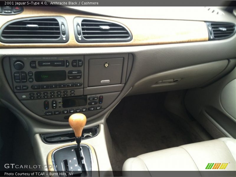 Dashboard of 2001 S-Type 4.0