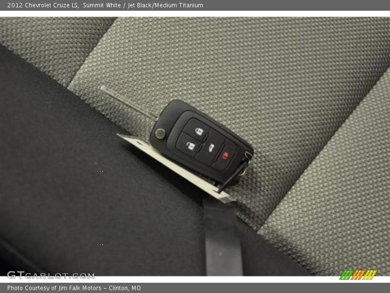 Summit White / Jet Black/Medium Titanium 2012 Chevrolet Cruze LS