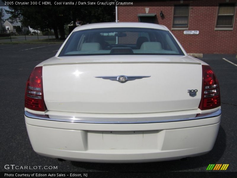 Cool Vanilla / Dark Slate Gray/Light Graystone 2005 Chrysler 300 C HEMI