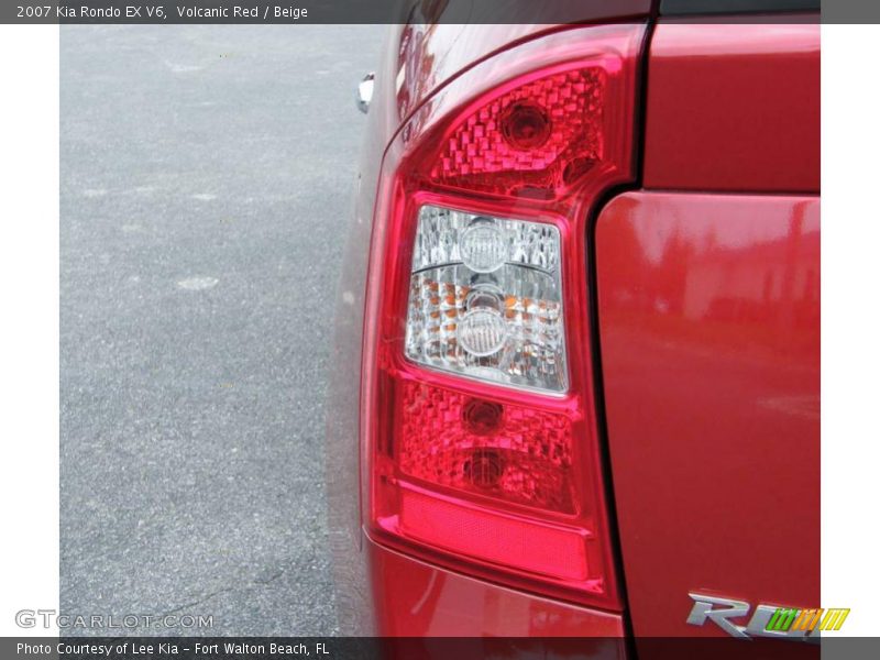 Volcanic Red / Beige 2007 Kia Rondo EX V6