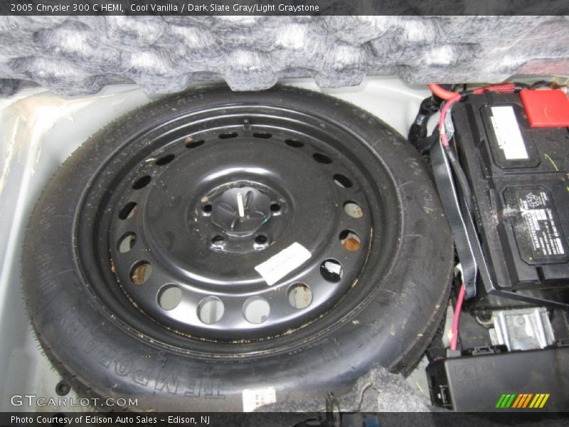 Cool Vanilla / Dark Slate Gray/Light Graystone 2005 Chrysler 300 C HEMI