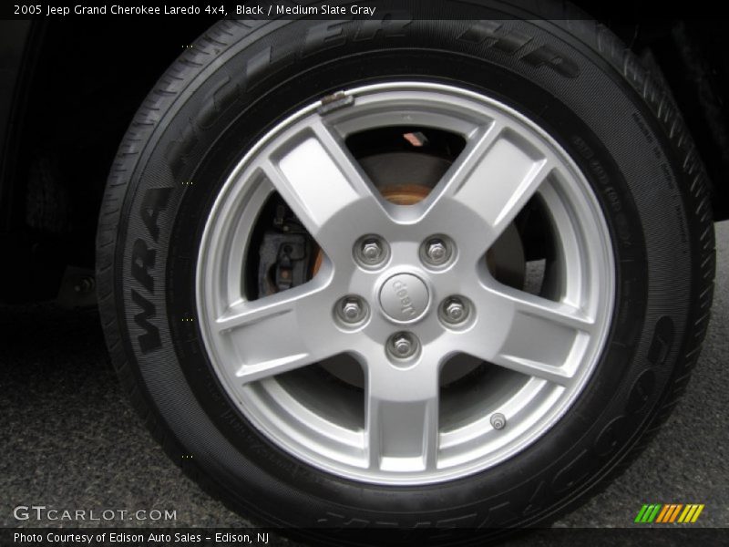  2005 Grand Cherokee Laredo 4x4 Wheel