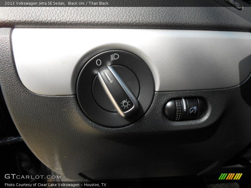 Black Uni / Titan Black 2013 Volkswagen Jetta SE Sedan