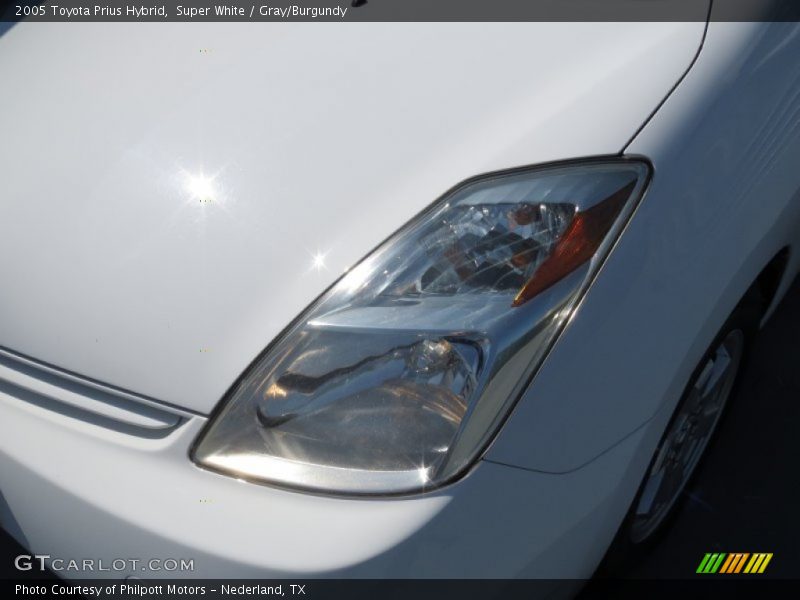 Super White / Gray/Burgundy 2005 Toyota Prius Hybrid
