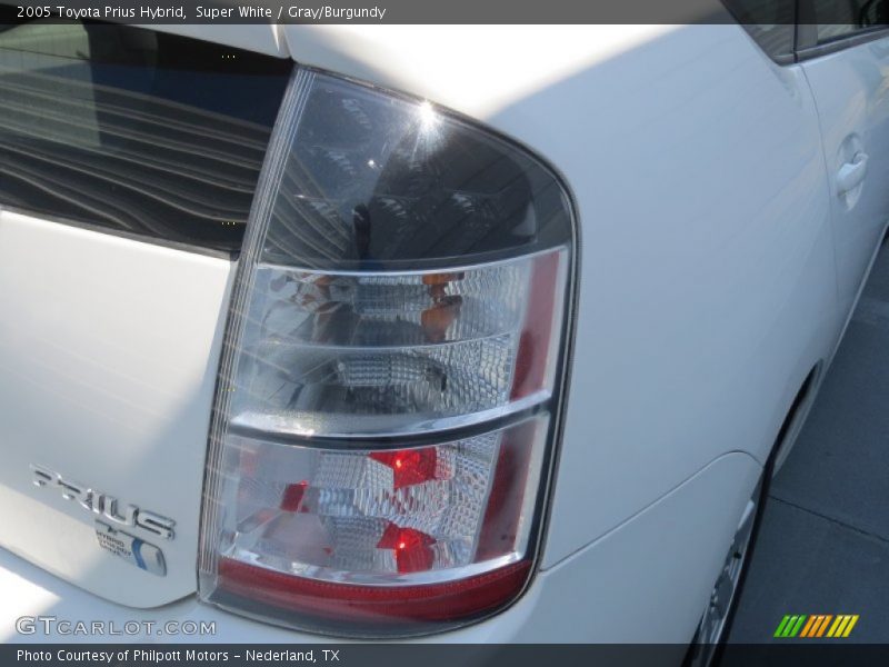 Super White / Gray/Burgundy 2005 Toyota Prius Hybrid