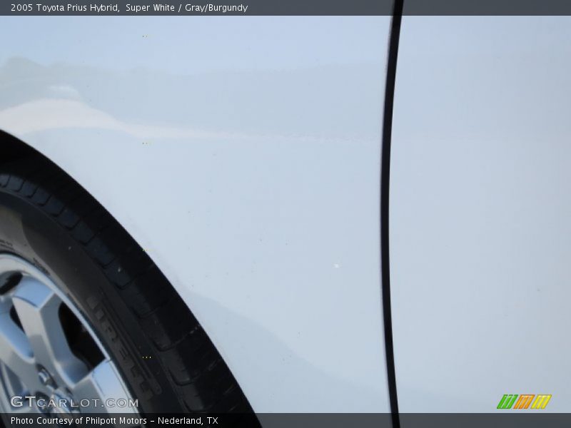 Super White / Gray/Burgundy 2005 Toyota Prius Hybrid