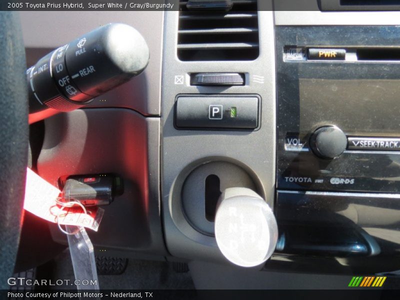 Super White / Gray/Burgundy 2005 Toyota Prius Hybrid