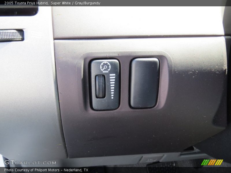 Super White / Gray/Burgundy 2005 Toyota Prius Hybrid