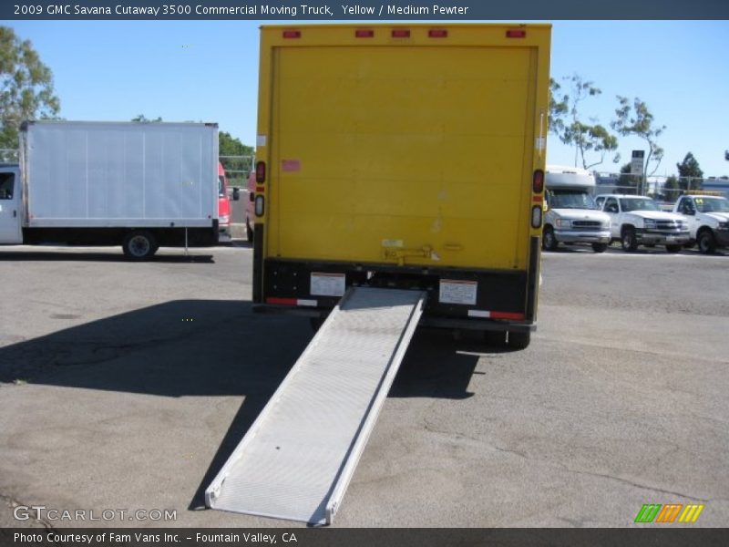 Yellow / Medium Pewter 2009 GMC Savana Cutaway 3500 Commercial Moving Truck