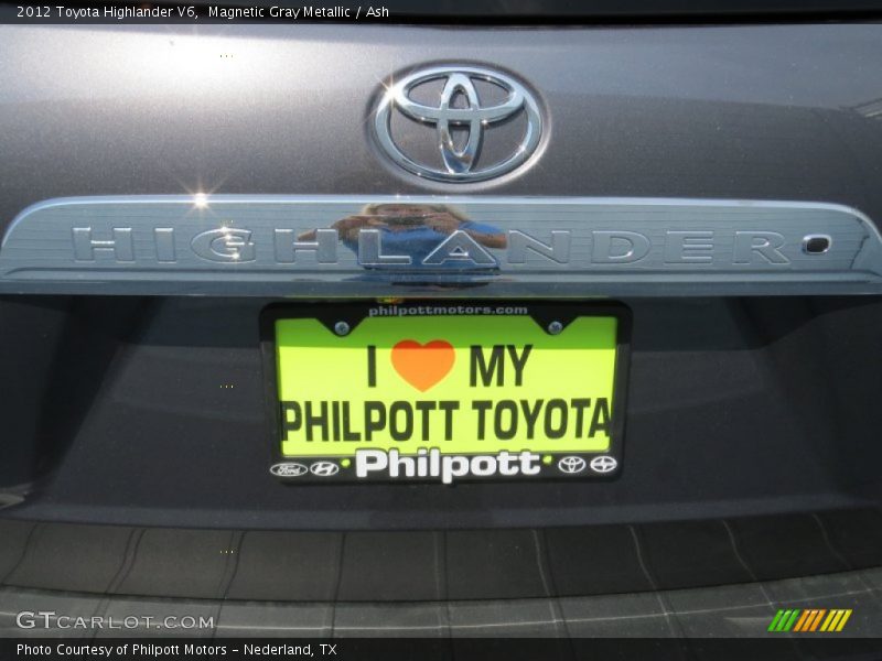 Magnetic Gray Metallic / Ash 2012 Toyota Highlander V6