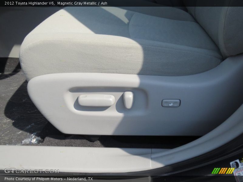 Magnetic Gray Metallic / Ash 2012 Toyota Highlander V6