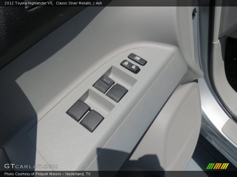 Classic Silver Metallic / Ash 2012 Toyota Highlander V6
