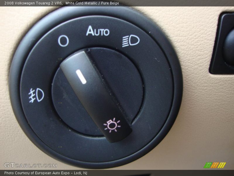 White Gold Metallic / Pure Beige 2008 Volkswagen Touareg 2 VR6