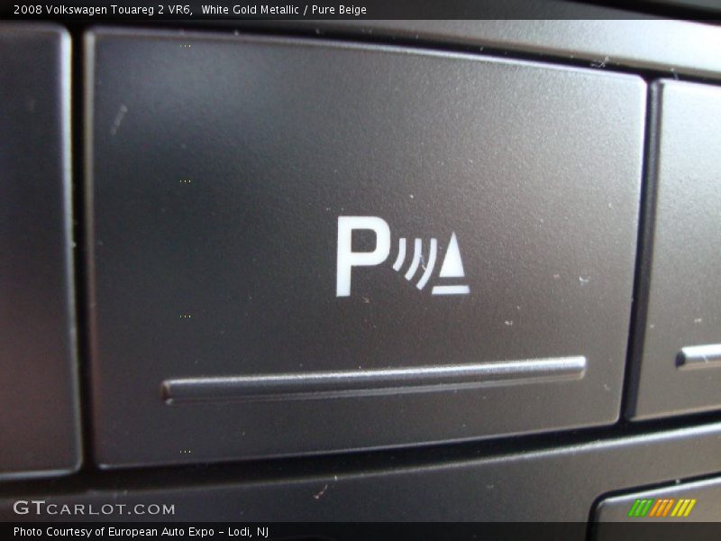 White Gold Metallic / Pure Beige 2008 Volkswagen Touareg 2 VR6
