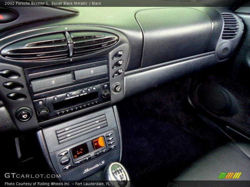 Dashboard of 2002 Boxster S