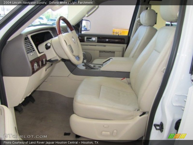 Oxford White / Light Parchment 2004 Lincoln Navigator Luxury