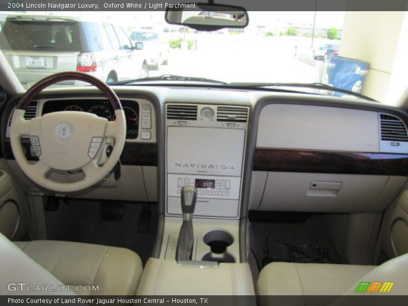 Oxford White / Light Parchment 2004 Lincoln Navigator Luxury