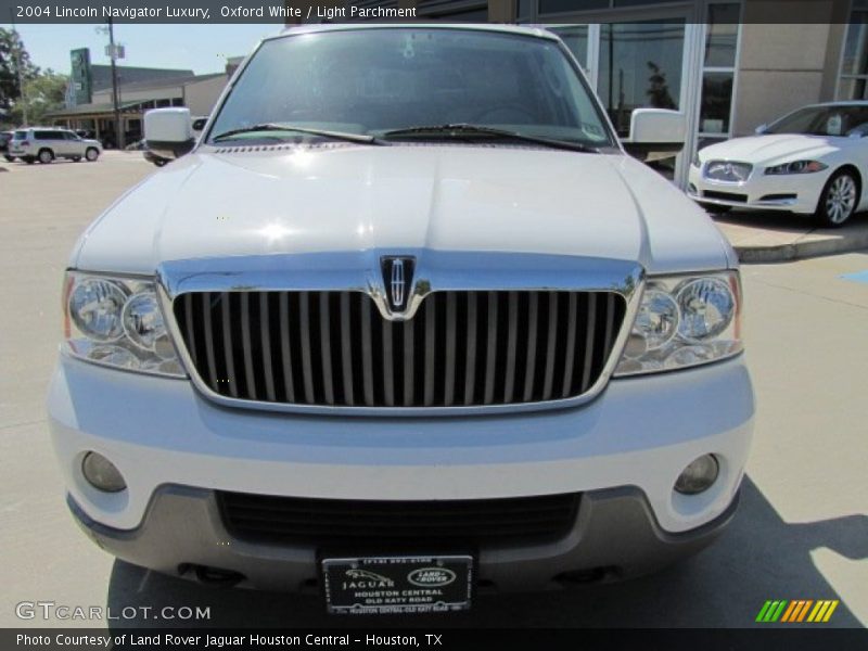 Oxford White / Light Parchment 2004 Lincoln Navigator Luxury