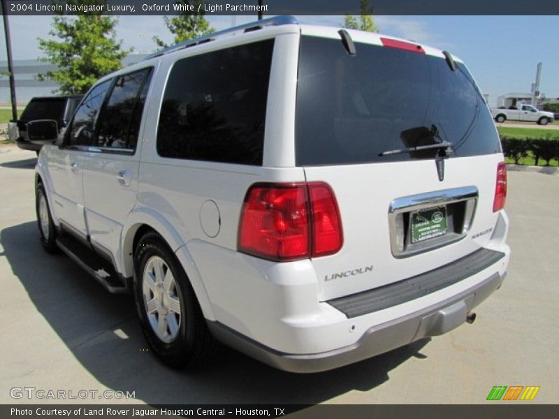 Oxford White / Light Parchment 2004 Lincoln Navigator Luxury