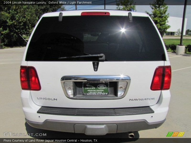 Oxford White / Light Parchment 2004 Lincoln Navigator Luxury