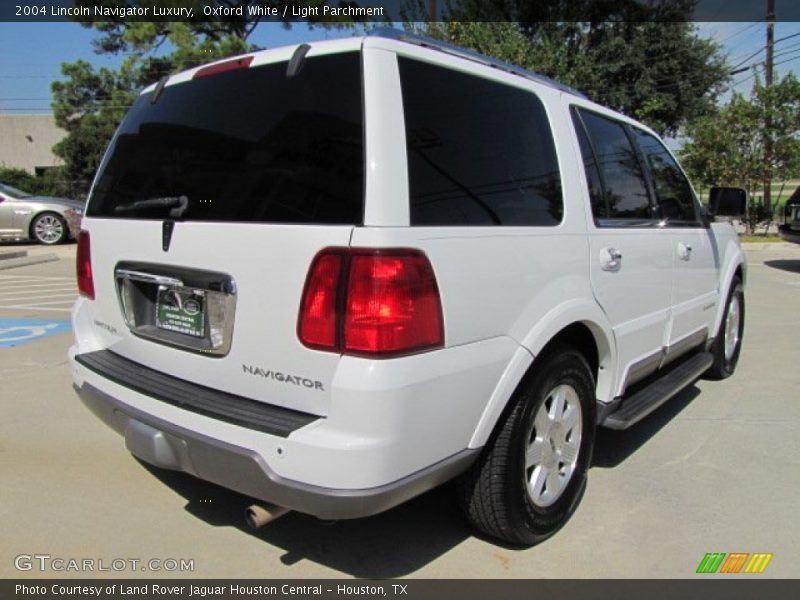 Oxford White / Light Parchment 2004 Lincoln Navigator Luxury