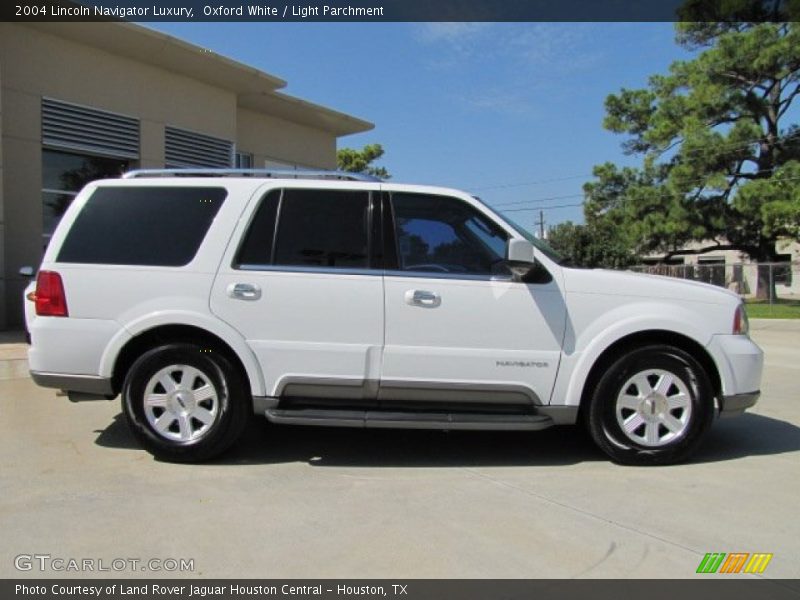 Oxford White / Light Parchment 2004 Lincoln Navigator Luxury