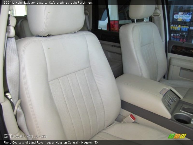 Oxford White / Light Parchment 2004 Lincoln Navigator Luxury