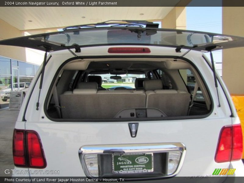 Oxford White / Light Parchment 2004 Lincoln Navigator Luxury
