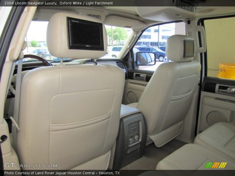 Oxford White / Light Parchment 2004 Lincoln Navigator Luxury