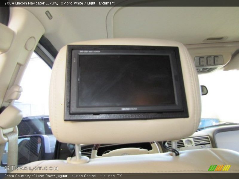 Oxford White / Light Parchment 2004 Lincoln Navigator Luxury