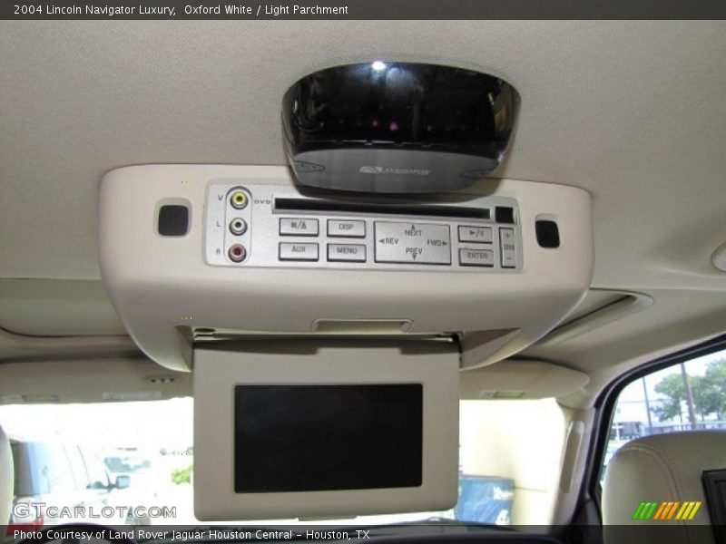 Oxford White / Light Parchment 2004 Lincoln Navigator Luxury