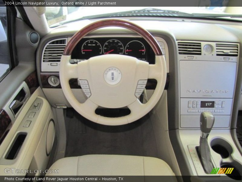 Oxford White / Light Parchment 2004 Lincoln Navigator Luxury