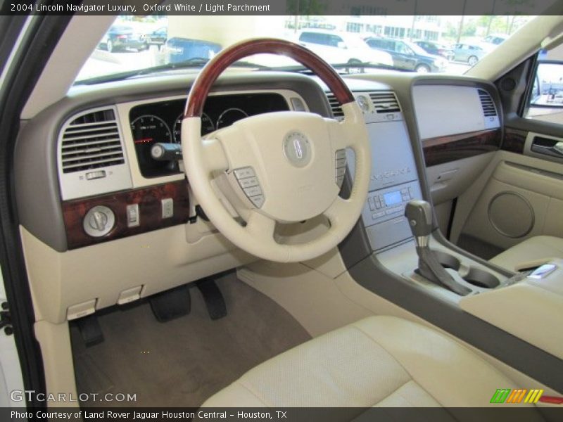 Oxford White / Light Parchment 2004 Lincoln Navigator Luxury