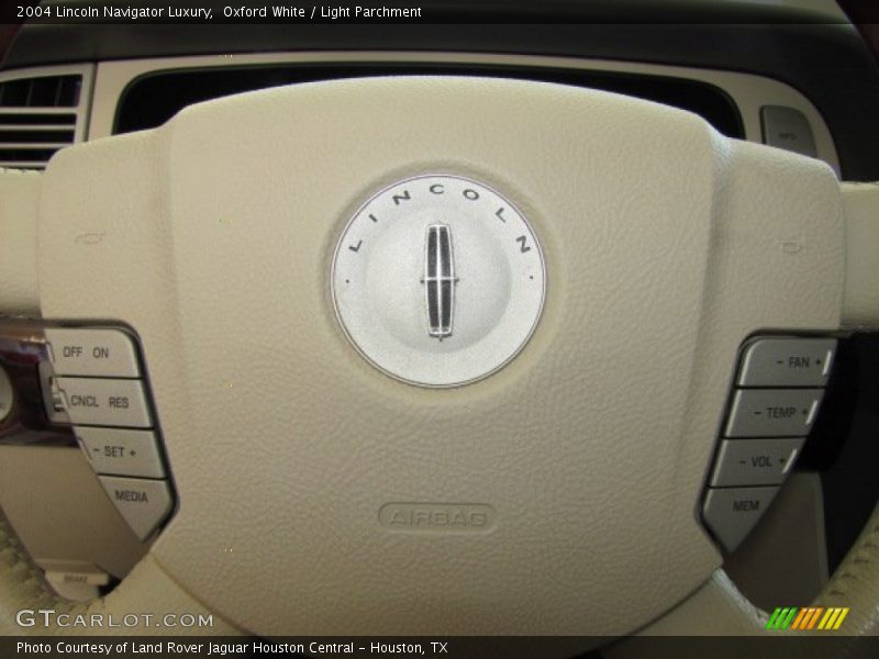 Oxford White / Light Parchment 2004 Lincoln Navigator Luxury