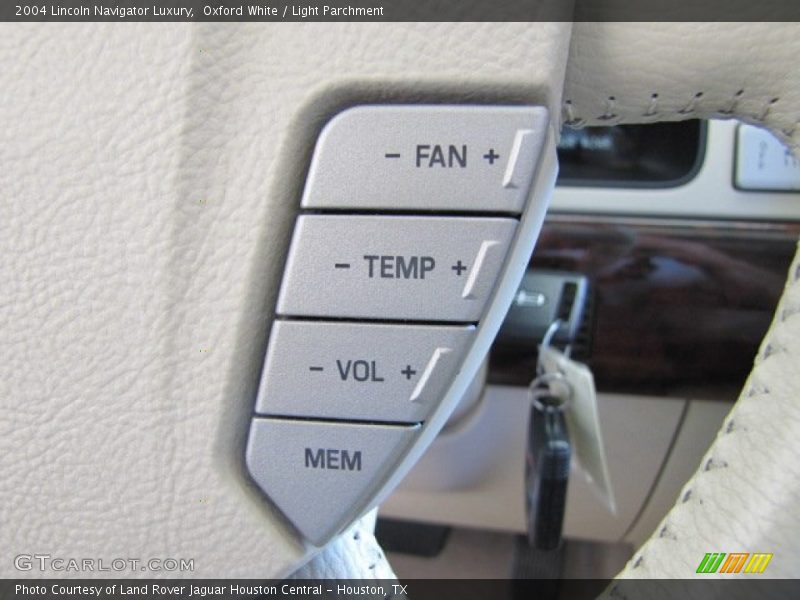 Oxford White / Light Parchment 2004 Lincoln Navigator Luxury