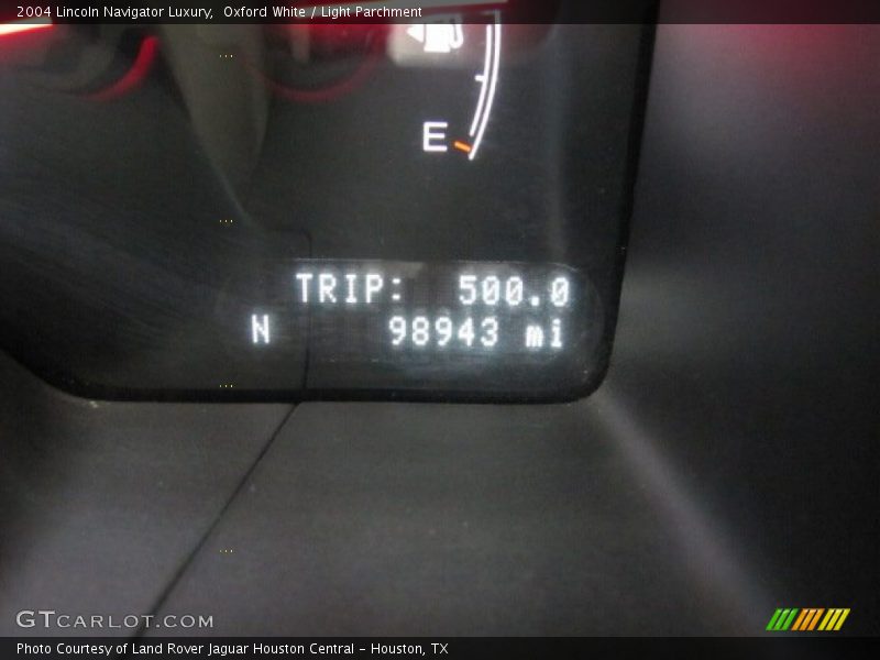 Oxford White / Light Parchment 2004 Lincoln Navigator Luxury