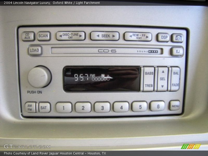 Oxford White / Light Parchment 2004 Lincoln Navigator Luxury