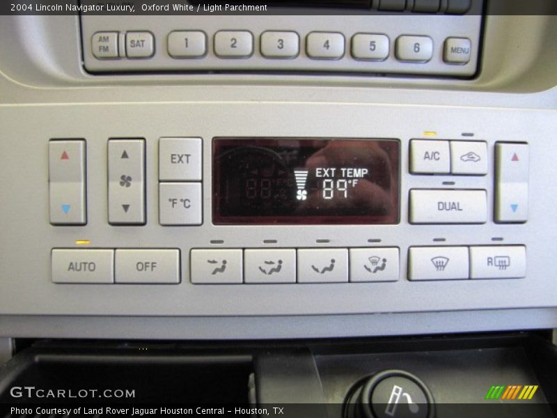 Oxford White / Light Parchment 2004 Lincoln Navigator Luxury