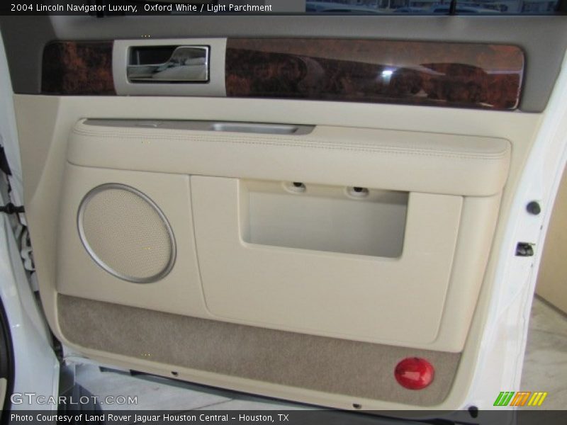 Oxford White / Light Parchment 2004 Lincoln Navigator Luxury