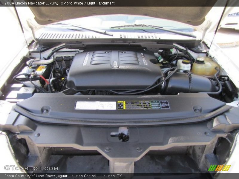 Oxford White / Light Parchment 2004 Lincoln Navigator Luxury