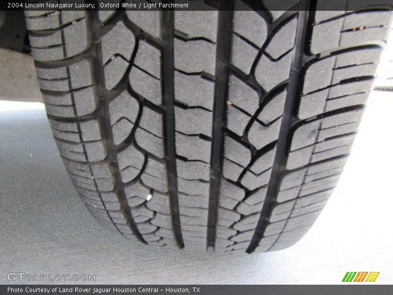 Oxford White / Light Parchment 2004 Lincoln Navigator Luxury
