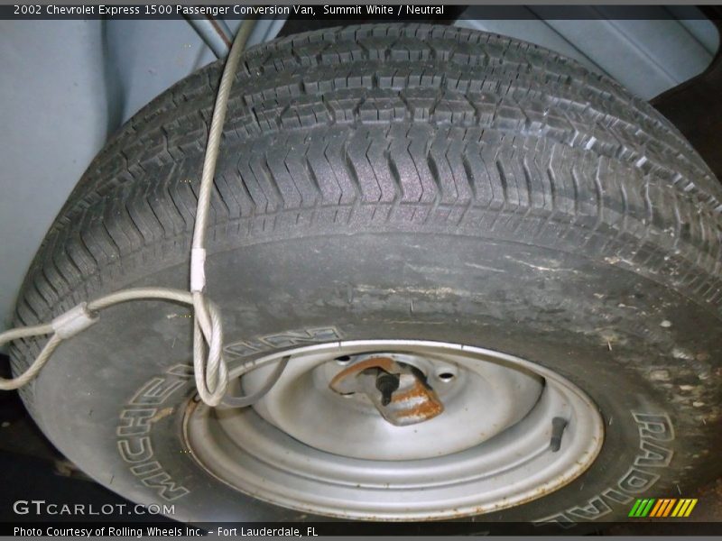 Summit White / Neutral 2002 Chevrolet Express 1500 Passenger Conversion Van