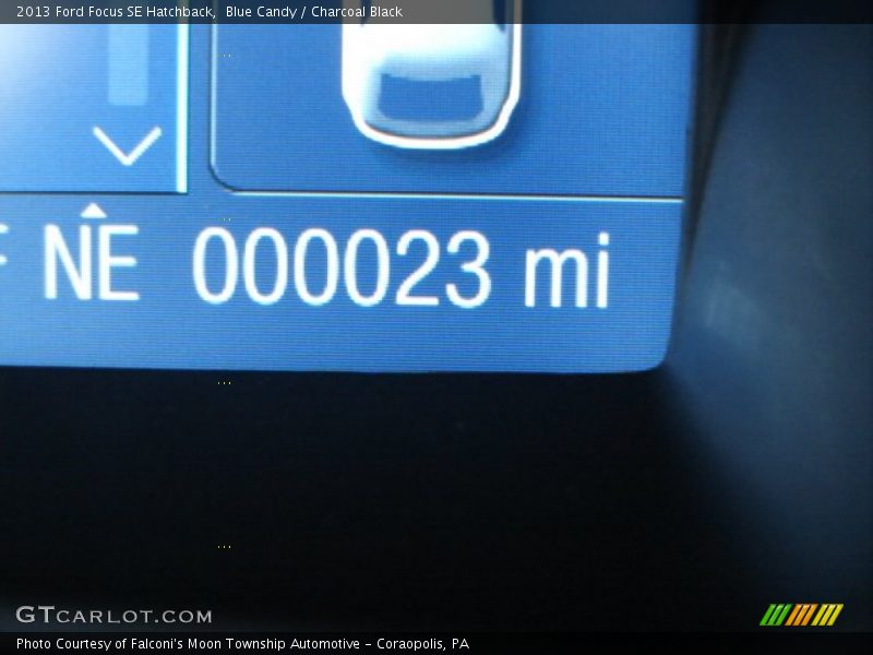 Blue Candy / Charcoal Black 2013 Ford Focus SE Hatchback