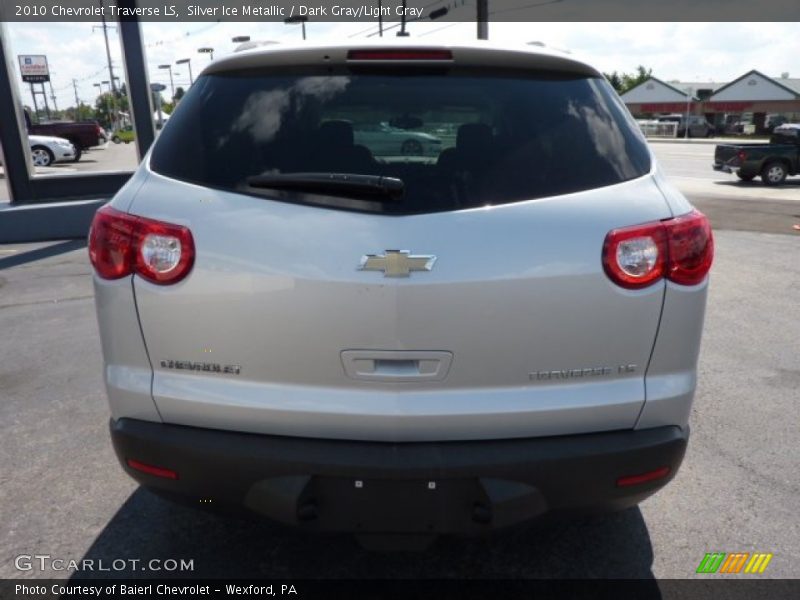 Silver Ice Metallic / Dark Gray/Light Gray 2010 Chevrolet Traverse LS