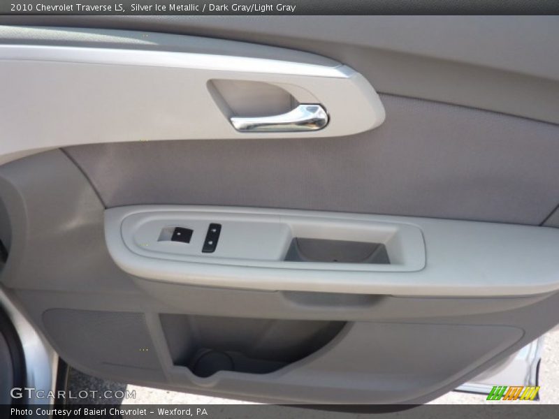 Silver Ice Metallic / Dark Gray/Light Gray 2010 Chevrolet Traverse LS