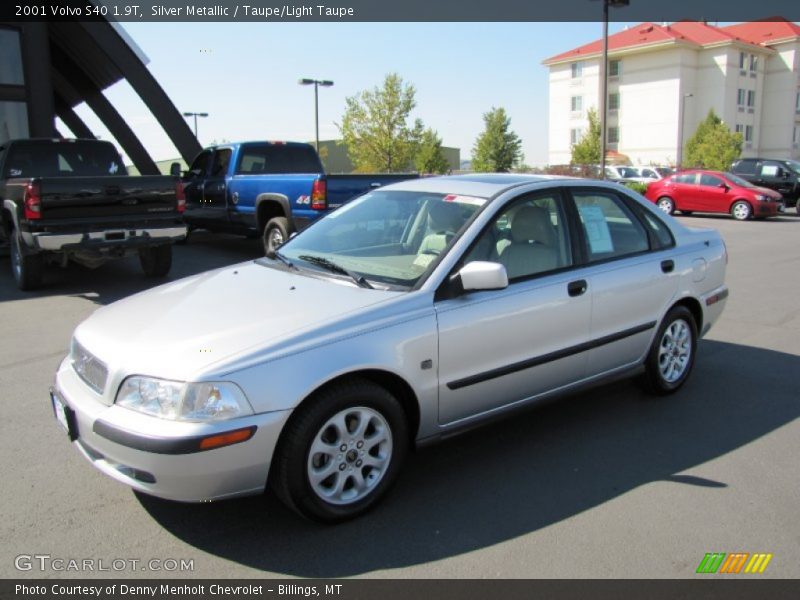 Silver Metallic / Taupe/Light Taupe 2001 Volvo S40 1.9T