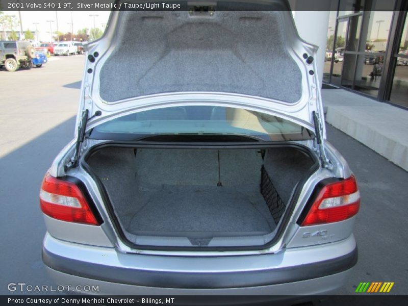 Silver Metallic / Taupe/Light Taupe 2001 Volvo S40 1.9T
