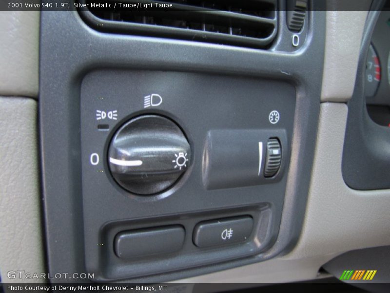 Silver Metallic / Taupe/Light Taupe 2001 Volvo S40 1.9T