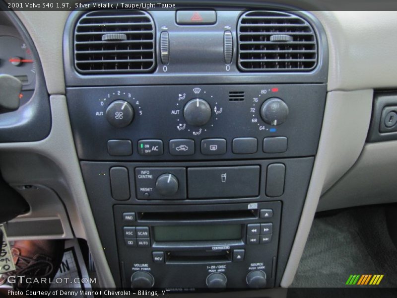Silver Metallic / Taupe/Light Taupe 2001 Volvo S40 1.9T
