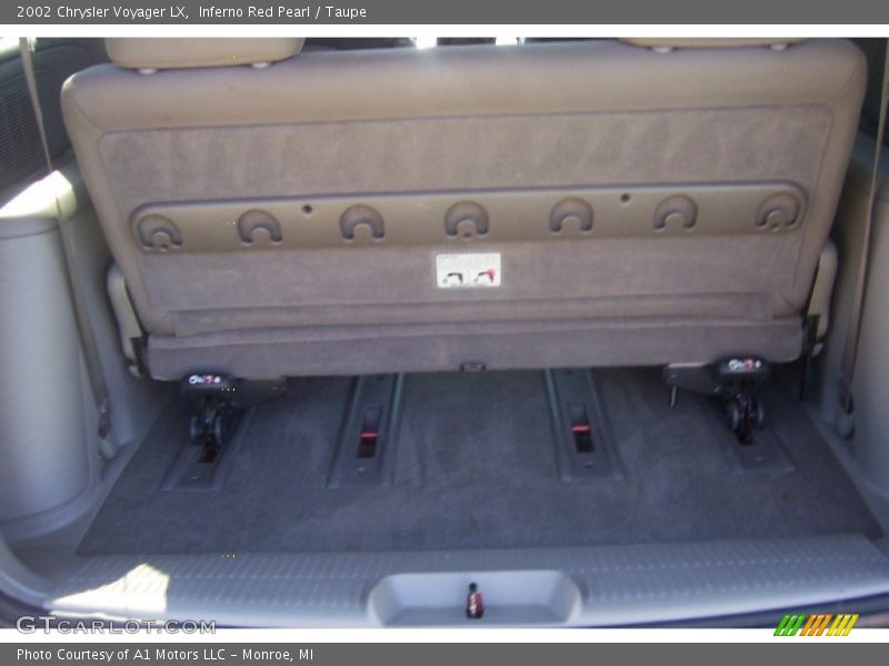  2002 Voyager LX Trunk